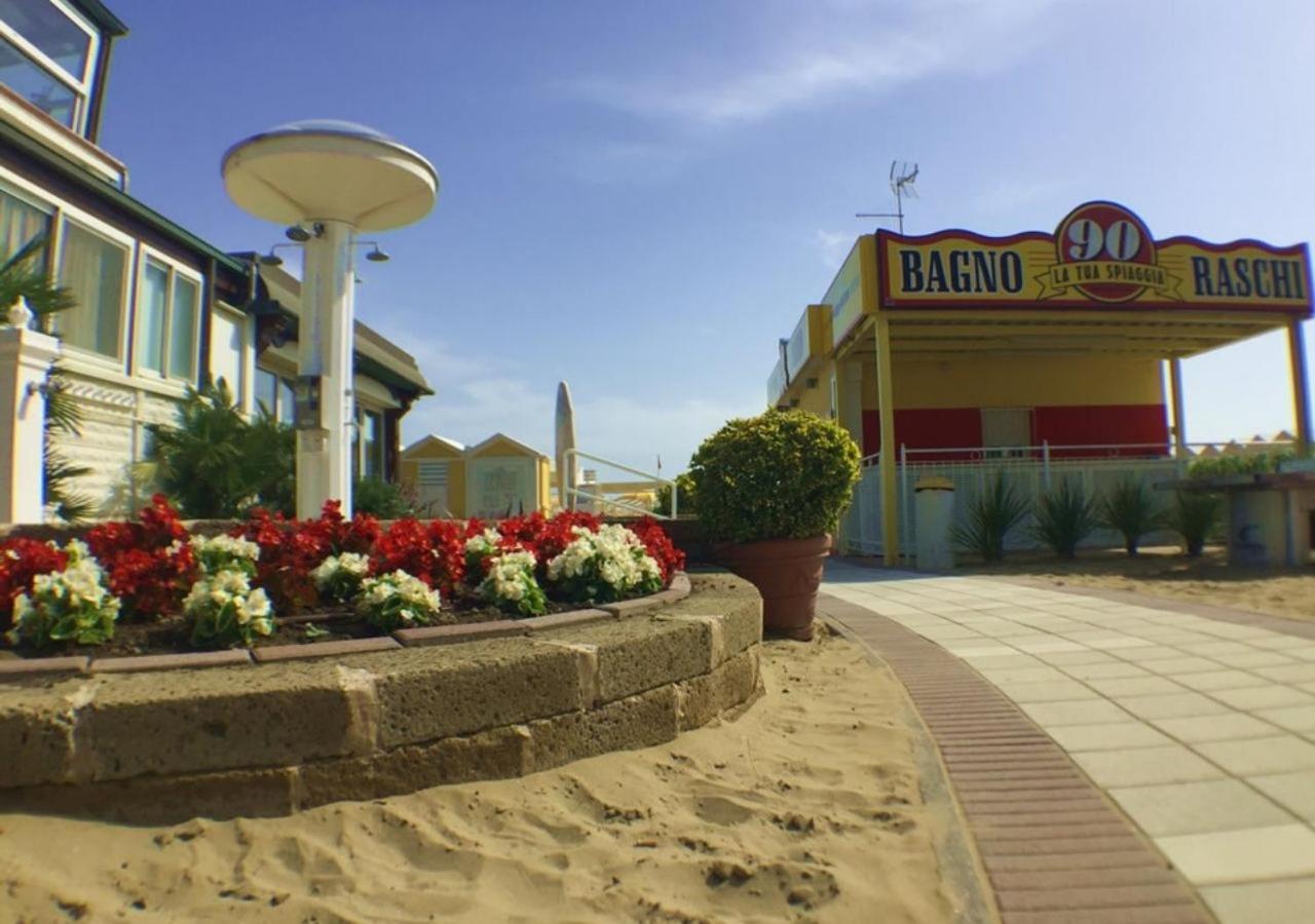 Hotel Mon Cheri Riccione Exterior photo