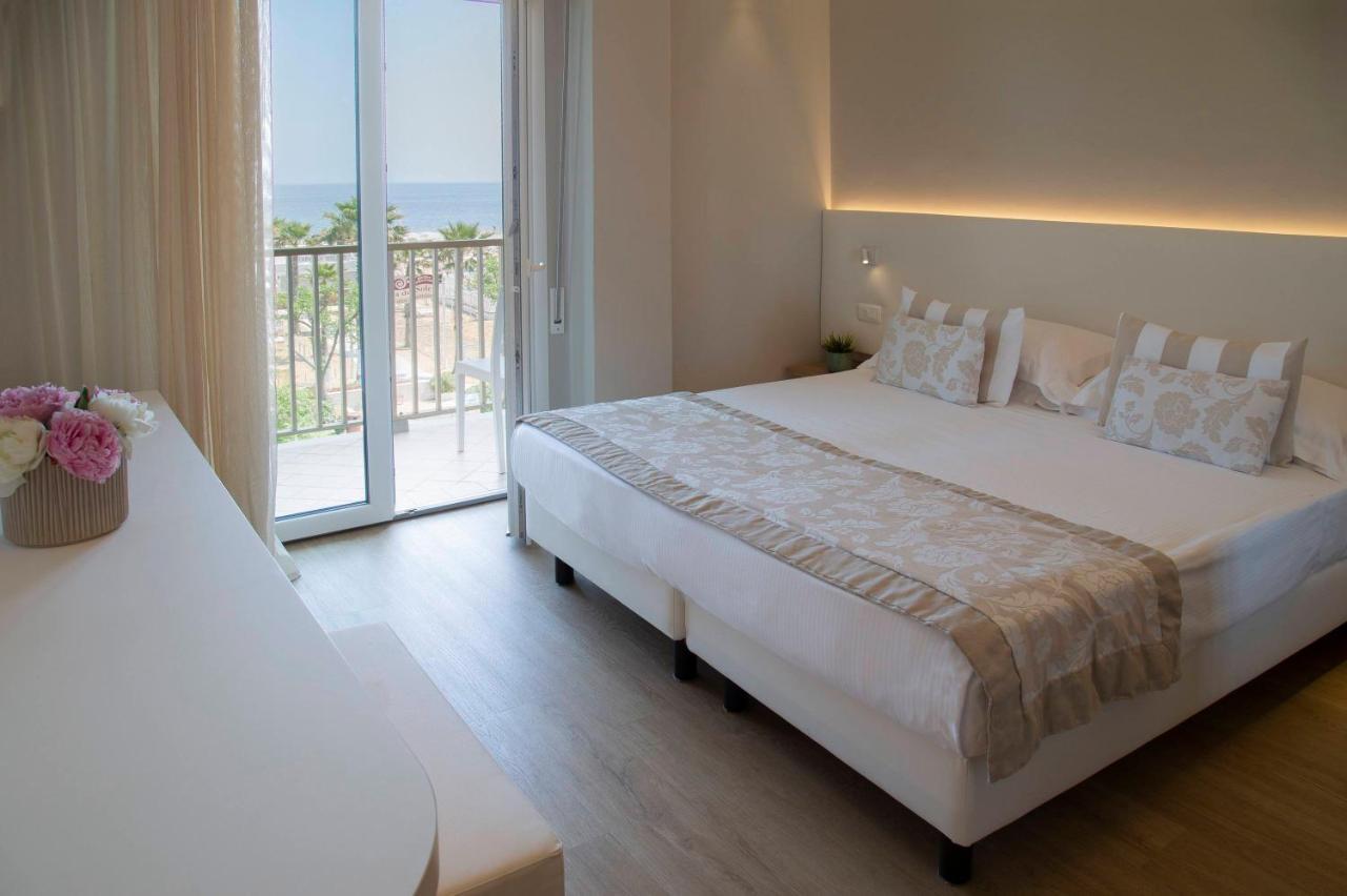 Hotel Mon Cheri Riccione Exterior photo