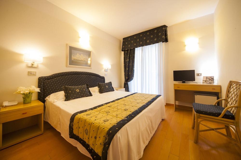 Hotel Mon Cheri Riccione Exterior photo