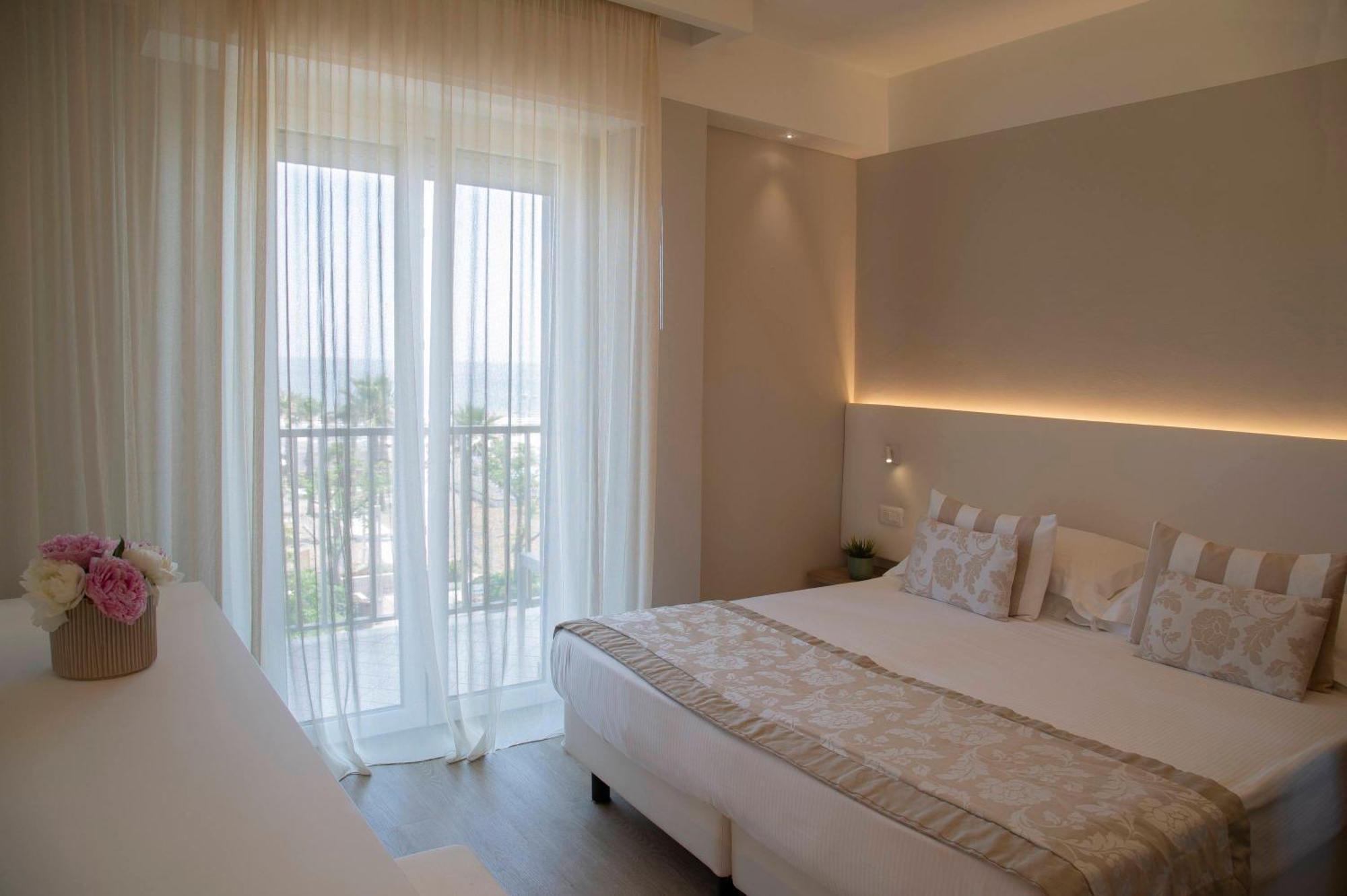 Hotel Mon Cheri Riccione Room photo