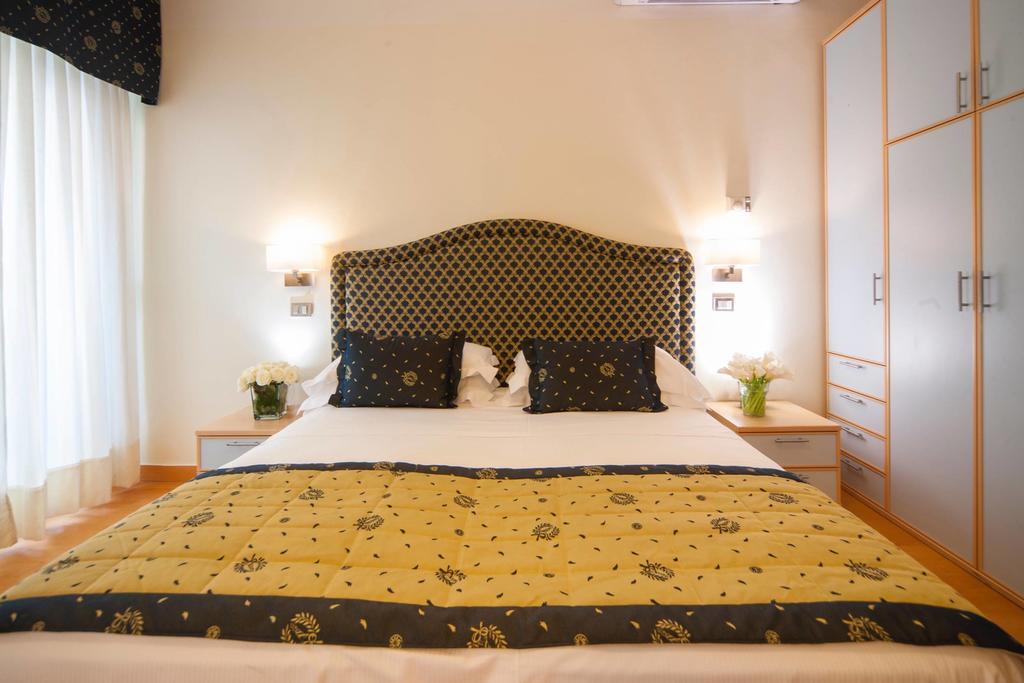 Hotel Mon Cheri Riccione Room photo