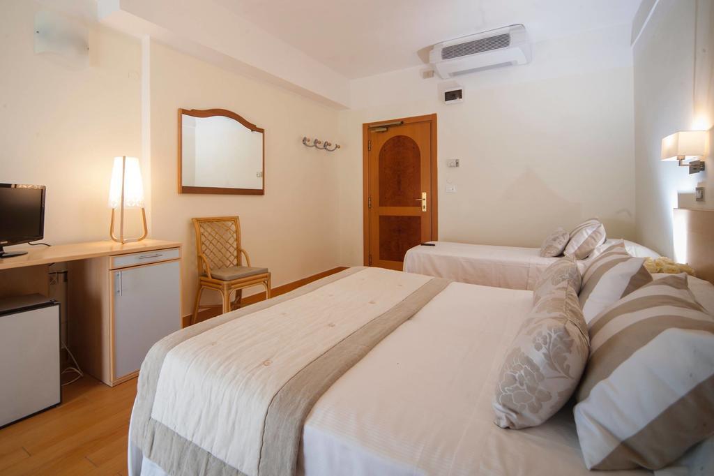 Hotel Mon Cheri Riccione Room photo